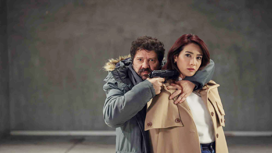 Get ready for a heart-pounding episode! Teşkilat Season 4 Episode 97 sees Ömer risking everything to save Neslihan from Kambur's clutches. The team races against time to defuse a bomb while Korkut and Nazlı work together to rescue civilians. Dive into the full summary and find out where to watch with Urdu subtitles!