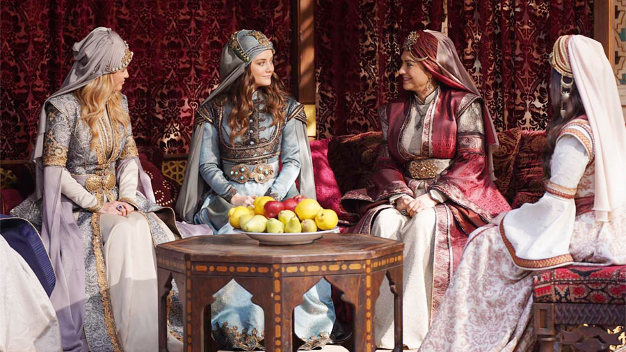 The thrilling saga of Mehmed Fetihleri Sultani continues in Episode 3! Witness Mehmed navigate political tensions, strategize for war, and face a shocking event within the palace. Learn how to watch the episode with Urdu subtitles!
