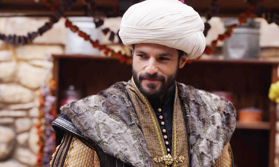 Brace yourself for a captivating episode of Mehmed Fetihleri Sultani (Episode 7)! Witness Mehmed navigate political intrigue, a potential rebellion, and a journey fraught with danger. Find out where to watch the episode with Urdu subtitles!