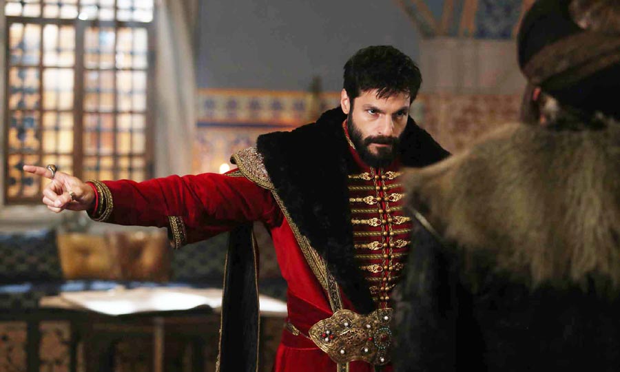 Witness the rising tensions in Mehmed Fatihli Sultanı (Season 1, Episode 11 with English Subtitles)! Mehmed embarks on a mission for justice, while Hala Sultan faces accusations and a potential battle with the cunning Mara. Will the Ottomans overcome internal conflicts and external threats to conquer Constantinople? Find out on NiaziPlay!