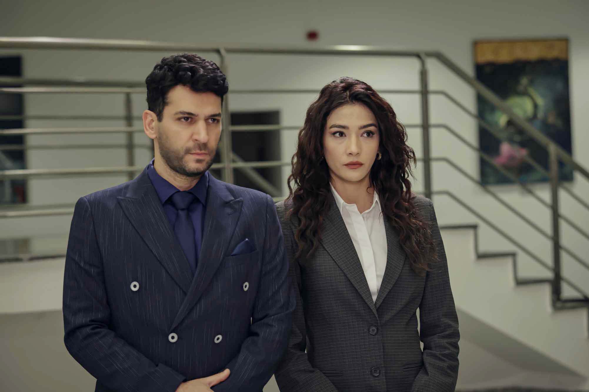 Brace yourself for a heart-pounding episode of Teşkilat (Season 4 Episode 108 with Urdu subtitles)! Witness Ömer and his team's desperate struggle to bring Kambur back to Turkey, facing relentless enemy surveillance and a risky counter-plan. Will their gamble pay off? Find out on NiaziPlay!