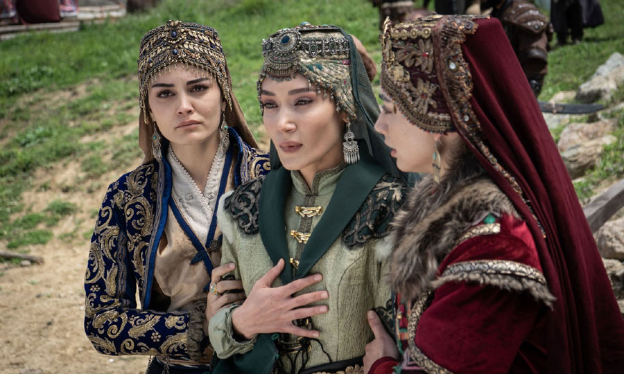 Brace yourself for a history-defining moment in Kuruluş Osman Season 5 Episode 161 (Urdu subtitles)! Witness Osman Bey's declaration of war against Byzantium. Unravel the mysteries surrounding Gündüz Bey's raid, Ulcay's escape, and the simmering tensions within the Kayı tribe. Find out what lies ahead on NiaziPlay!