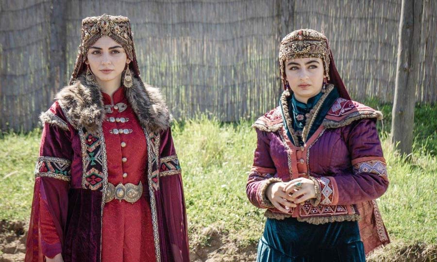 Brace yourself for a heart-pounding episode of Kuruluş Osman (Season 5, Episode 163 with Urdu subtitles)! Witness a climactic confrontation between Osman Bey and Commander Konstantin. Meanwhile, a shocking revelation threatens Elçim Hatun, and danger looms for Osman Bey as a trap is set. Stream the episode on NiaziPlay!