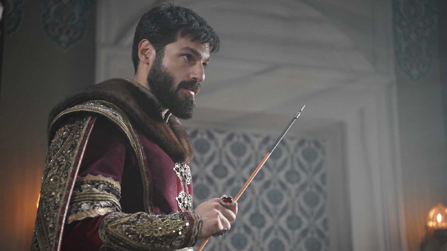 Witness the escalating tension in Mehmed Fetihler Sultani Season 2 Episode 18 (Urdu Subtitles) on NiaziPlay. Mehmed thwarts Byzantine plots while Çandarlı seeks vengeance. A desperate plea for help from Constantinople shakes the balance of power.