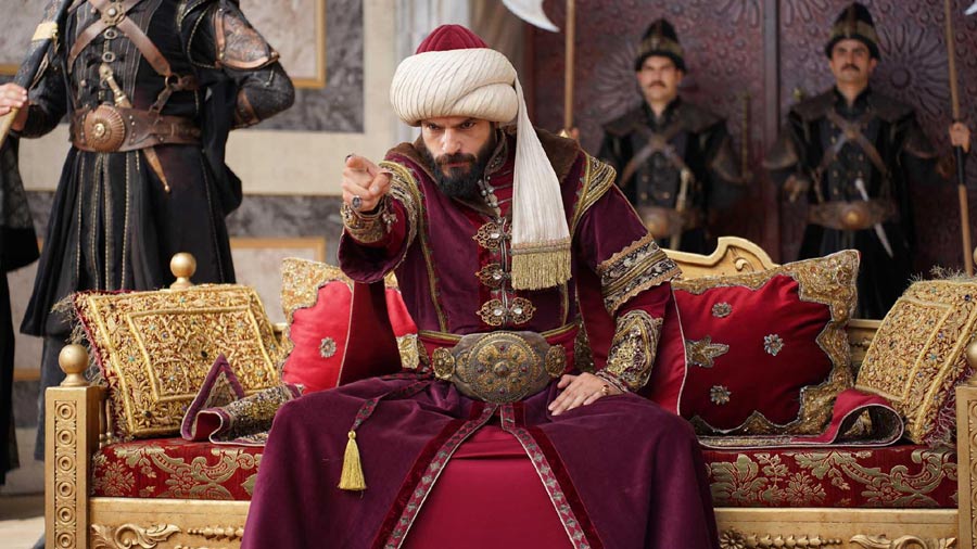 Brace yourself for a pivotal episode of Mehmed Fetihler Sultani (Season 2, Episode 19) with Urdu subtitles. The arrival of Giovanni Giustianni in Constantinople disrupts Mehmed the Conqueror's plans. Witness the fallout of Baltaoğlu's failure, the strategic planning for the siege, and the simmering tensions within the Ottoman court.