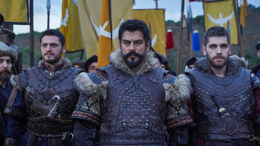 Witness Kurulus Osman Season 6 Episode 175 with Urdu Subtitles. Follow Osman Bey’s siege of Akhisar Castle and his battle against Mongol threats in Bolum 176. Watch now on NiaziPlay.