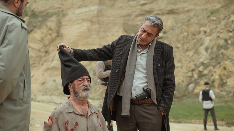Watch Teskilat Season 5 Episode 141 Urdu Subtitles on NiaziPlay. As Altay and Korkut join forces against Kate’s deadly plans and Ejder’s manipulations, Bolum 141 brings high-intensity espionage and action-packed drama in SEASON 5.