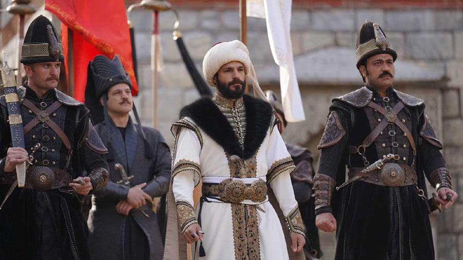 Watch Mehmed Fetihler Sultani Season 2 Episode 44 Urdu Subtitles on NiaziPlay. Sultan Mehmed reshapes the empire, but secret organizations plot in the shadows. Bolum 44 delivers political intrigue, architectural dreams, and betrayal in SEASON 2.