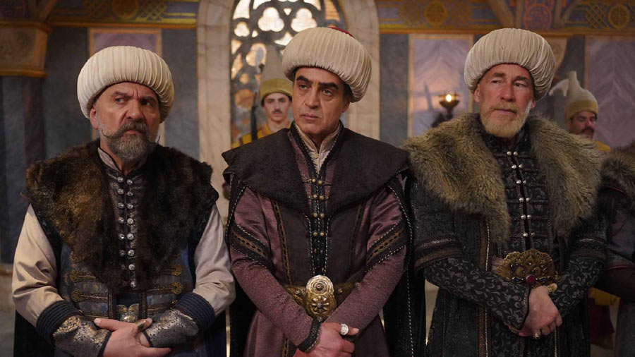 Watch Mehmed Fetihler Sultani Season 2 Episode 44 Urdu Subtitles on NiaziPlay. Sultan Mehmed reshapes the empire, but secret organizations plot in the shadows. Bolum 44 delivers political intrigue, architectural dreams, and betrayal in SEASON 2.
