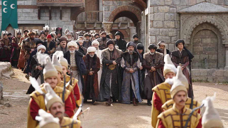 Watch Mehmed Fetihler Sultani Season 2 Episode 44 English Subtitles on NiaziPlay. As Sultan Mehmed begins reshaping Constantinople, a secret organization strikes from the shadows. Bolum 44 reveals betrayal, transformation, and power shifts in SEASON 2.