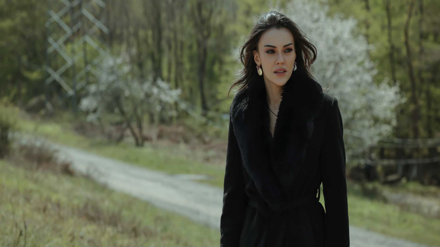 Watch Teskilat Season 5 Episode 142 Urdu Subtitles on NiaziPlay as Altay launches a bold revenge mission, Kate tries to escape justice, and Korkut faces a dangerous trap. Don’t miss this intense SEASON 5 Bolum 142 drama.