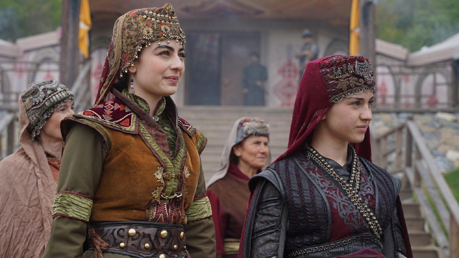 Watch Kurulus Osman Season 6 Episode 191 Urdu Subtitles as Osman Bey ignites a new expedition, reunites with Turgut Gazi, and prepares for a strategic clash with Kuçar. Stream full episode in Urdu Subtitles on NiaziPlay.