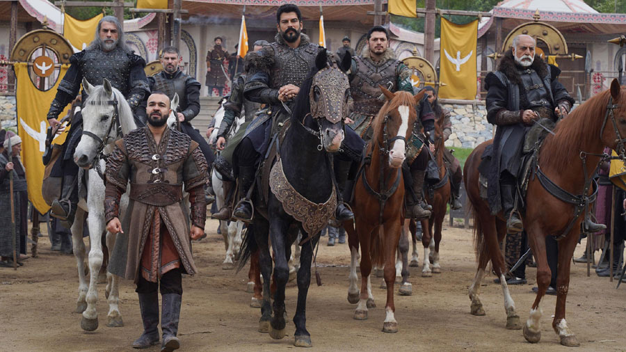 Watch Kurulus Osman Season 6 Episode 191 Urdu Subtitles as Osman Bey ignites a new expedition, reunites with Turgut Gazi, and prepares for a strategic clash with Kuçar. Stream full episode in Urdu Subtitles on NiaziPlay.