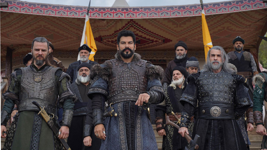 Watch Kurulus Osman Season 6 Episode 191 Urdu Subtitles as Osman Bey ignites a new expedition, reunites with Turgut Gazi, and prepares for a strategic clash with Kuçar. Stream full episode in Urdu Subtitles on NiaziPlay.