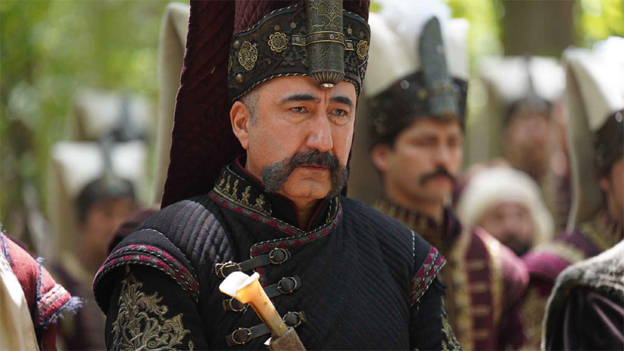 Watch Mehmed Fetihler Sultani Season 2 Episode 46 Urdu Subtitles as Mehmed hunts down betrayal, Beyazid mysteriously disappears, and Agamemnon targets Ottoman justice. Don’t miss SEASON 2 Bolum 46 in Urdu on NiaziPlay.