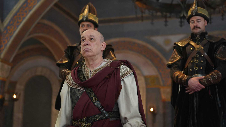 Watch Mehmed Fetihler Sultani Season 2 Episode 46 English Subtitles as Sultan Mehmed faces the escape of his son Beyazid and a threat to Ottoman justice by Agamemnon. SEASON 2 Bolum 46 brings intense political drama and emotion. Stream now on NiaziPlay.