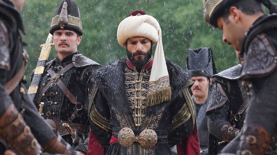 Watch Mehmed Fetihler Sultani Season 2 Episode 47 Urdu Subtitles on NiaziPlay. As Sultan Mehmed confronts a shadowy conspiracy and Vlad takes action, tensions rise within the palace and across the Balkans. Don’t miss Bolum 47 in Urdu!