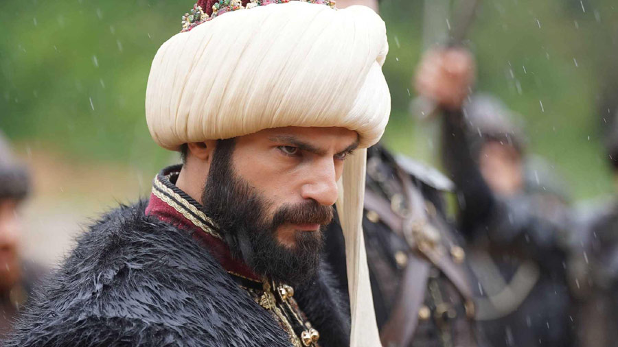 Watch Mehmed Fetihler Sultani Season 2 Episode 47 Urdu Subtitles on NiaziPlay. As Sultan Mehmed confronts a shadowy conspiracy and Vlad takes action, tensions rise within the palace and across the Balkans. Don’t miss Bolum 47 in Urdu!