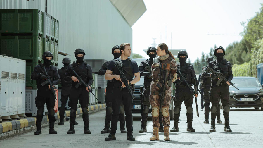 Watch Teskilat Season 5 Episode 146 Urdu Subtitles on NiaziPlay. After Akif's tragic assassination, Altay and Korkut gear up for a deadly counterattack. Bolum 146 is filled with intense emotions and shocking moves. Don’t miss it!