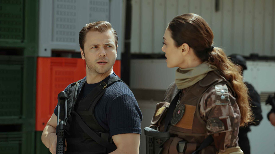 Watch Teskilat Season 5 Episode 146 Urdu Subtitles on NiaziPlay. After Akif's tragic assassination, Altay and Korkut gear up for a deadly counterattack. Bolum 146 is filled with intense emotions and shocking moves. Don’t miss it!
