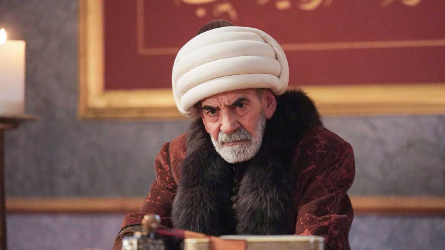 Watch Mehmed Fetihler Sultani Season 2 Episode 49 English Subtitles on NiaziPlay. Çandarlı is tried for treason while Mahmud Pasha returns to reshape the palace. Don’t miss Bolum 149, the most politically charged episode of SEASON 2.