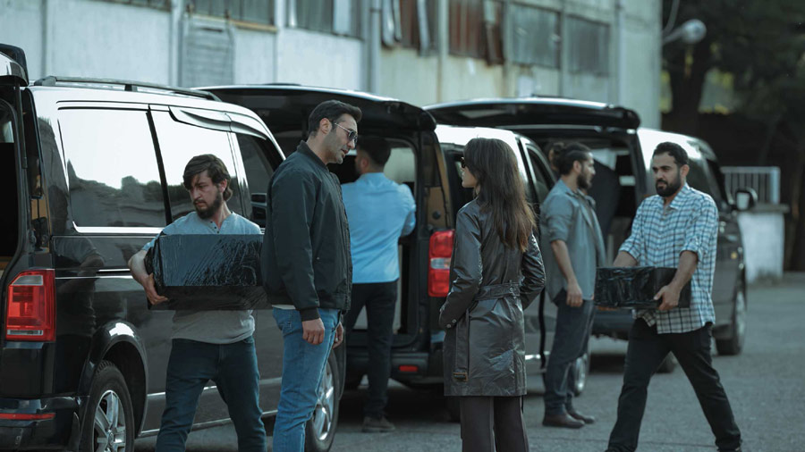 Watch Teskilat Season 5 Episode 147 Urdu Subtitles on NiaziPlay. Altay confronts Colonel Nazım and chases Kate to stop a nuclear disaster. Don’t miss Bolum 147 – a gripping episode of SEASON 5 packed with thrill and danger.